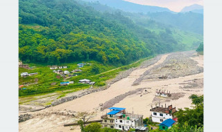 सिन्धुपालचोकमा  बाढी : मेलम्ची–हेलम्बु सडक अवरुद्ध