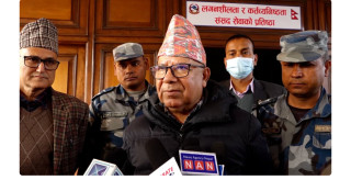 कम्युनिष्टहरुलाई एकै ठाउँमा ल्याउने प्रयास भइरहेको छ : माधव नेपाल