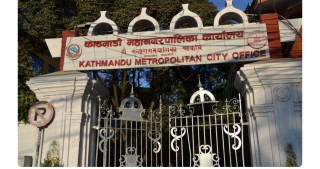 सडक-पेटीमा निर्माण सामाग्री राख्नेलाई १५ हजार जरिवाना