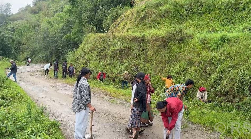 खोटाङको साकेलामा श्रमदान अभियान