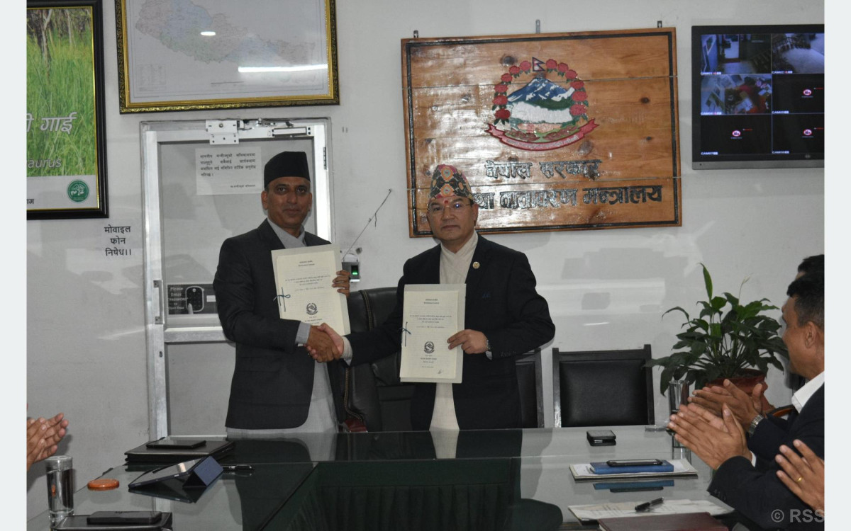 वनमन्त्री शाही र सचिव मिश्रबीच कार्यसम्पादन सम्झौता