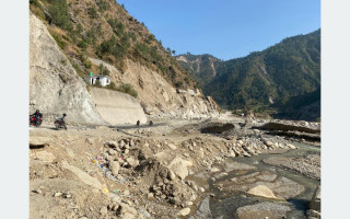 बिपी राजमार्ग : अवरुद्ध हुन नदिन पुनःमर्मत गरिँदै
