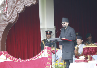 प्रधानमन्त्री शाह स्वदेश फिर्ता